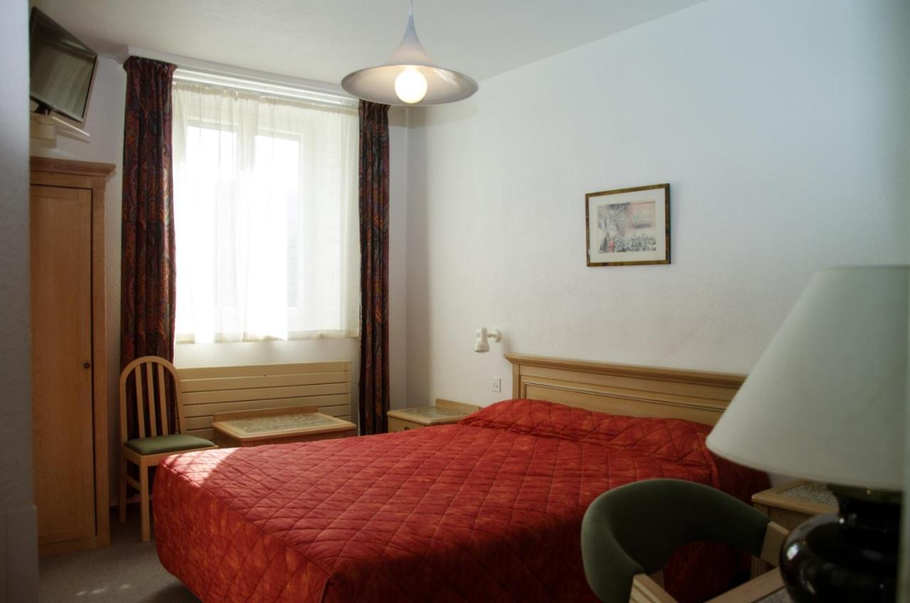 Les Portes Du Cantal Massiac Esterno foto