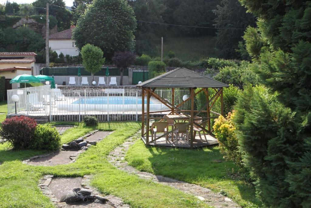 Les Portes Du Cantal Massiac Esterno foto